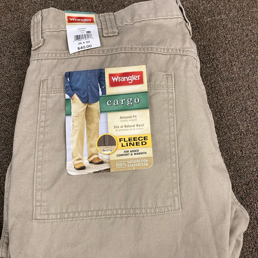 Wrangler relaxed fit, fleece lined cargo pants